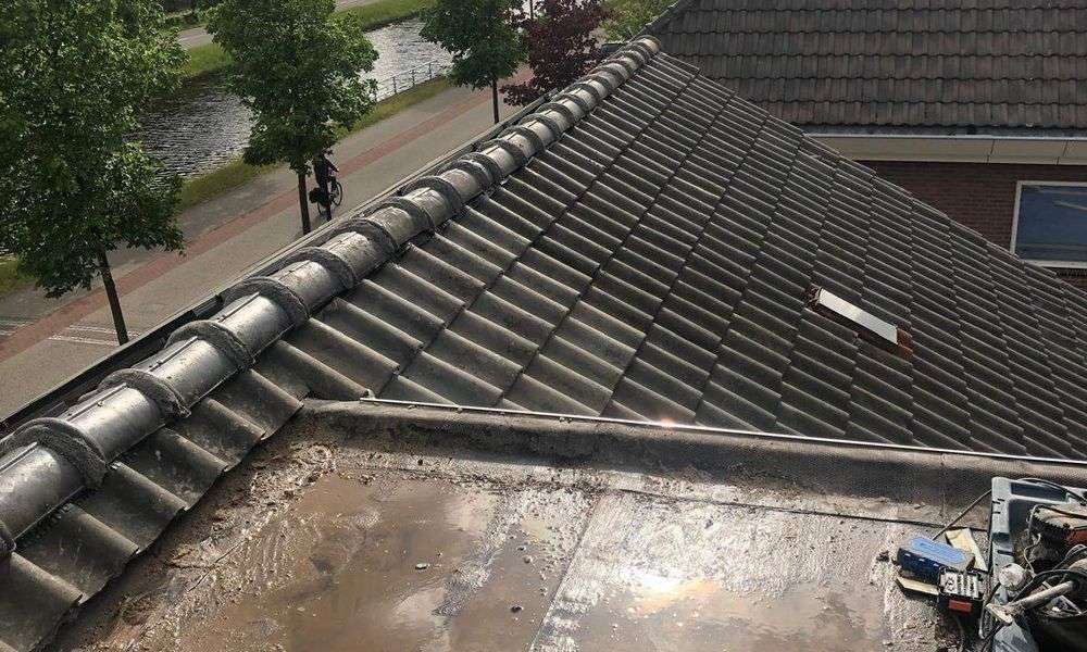 Lekkage op plat dak in Helmond