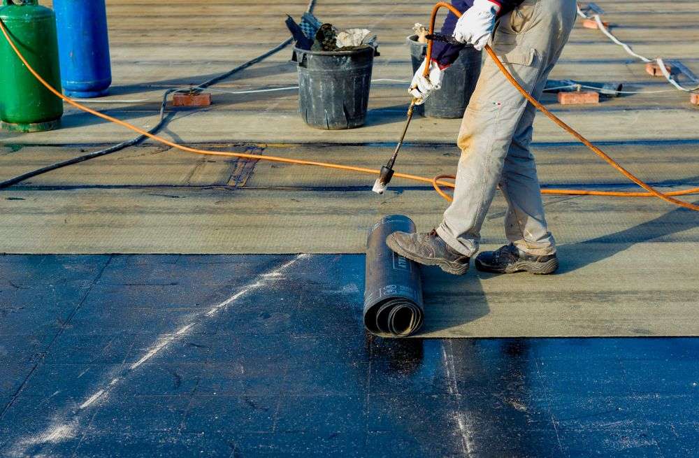 Nieuw dak met bitumen leggen in Helmond